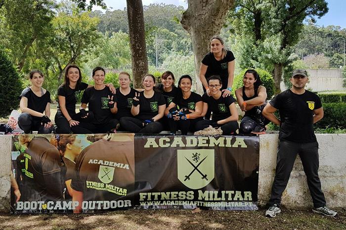 Foto de grupo da Academia Fitness Militar