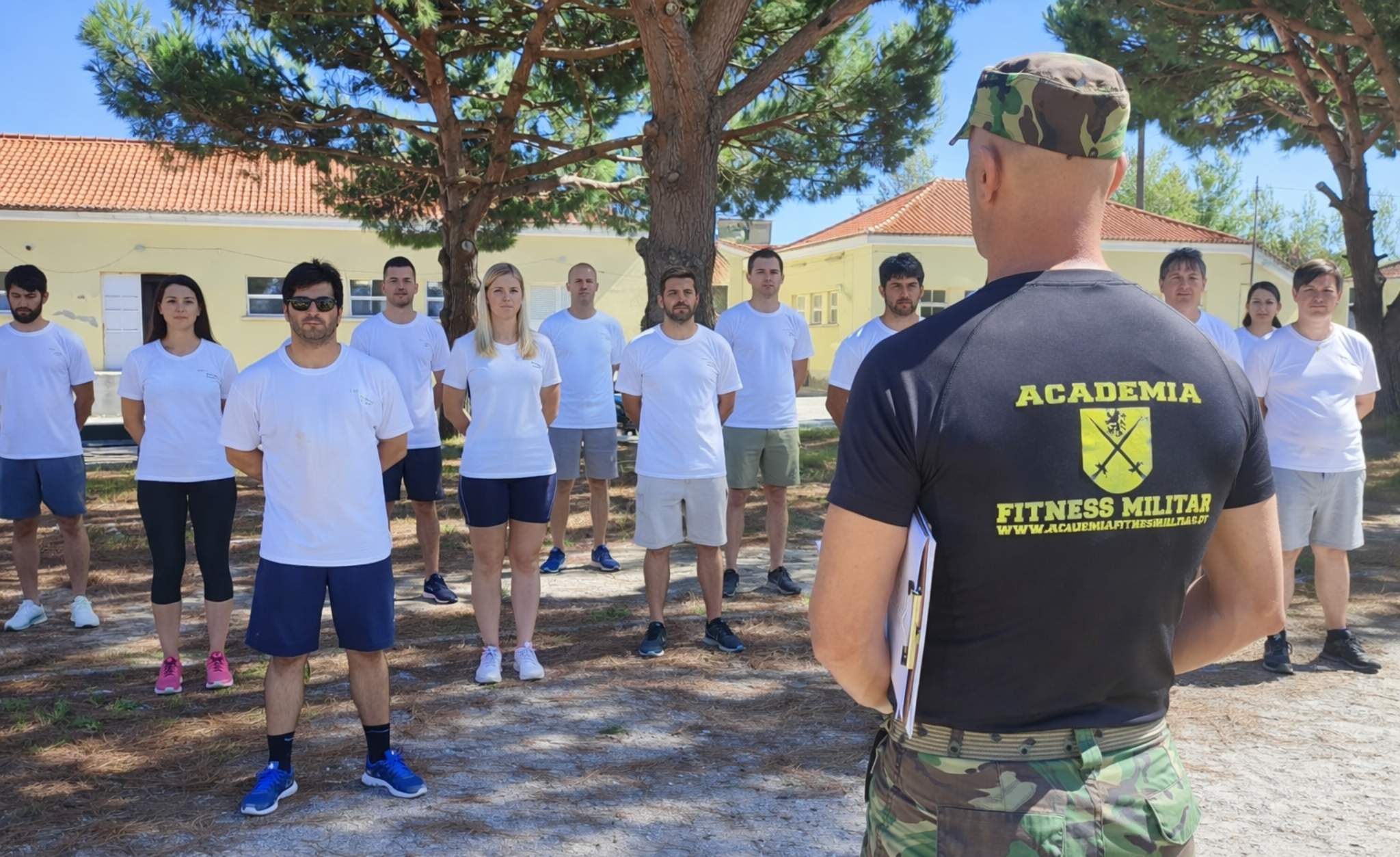 Formação empresarial com metodologia militar orientada por instrutor da Academia Fitness Militar